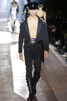 Moschino FALL 2018 MENSWEAR Milan MFW коллекция Moschino осень 2018 мужская неделя моды в Милане Mainstyles